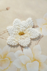 Carta da Parati Personalizzata Ricamata a Mano con Design Floreale e Uccelli, Carta da Parati di Lusso con Ricami Artigianali 3D per Decorazione Casa - Product Image 5