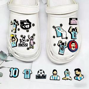 Breloques de chaussures de football <span class=keywords><strong>Messi</strong></span> en gros HY, accessoires de chaussures en PVC pour sabots, décoration de sandales et bracelets pour cadeaux d'enfants - Product Image 2