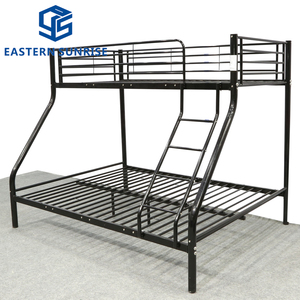 Металлическая двухъярусная кровать с наклонной лестницей для 3 человек - Product Image 1