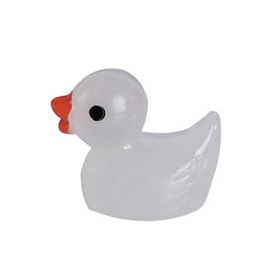 Chunjun musgo micro-paisaje que brilla en la oscuridad pato amarillo muñeca colgante accesorios decorativos artesanías de resina pequeña o - Product Image 1