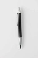 Stylo bille de luxe personnalisé en acier inoxydable 0,7 mm, encre bleue/noire, logo gravé au laser, placage noir pour promotion, usage bureau et scolaire