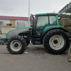 Tractores usados <span class=keywords><strong>VALTRA</strong></span> T140 140HP T130 T191 4x4wd Maquinaria agrícola Equipo agrícola Europa Tractor agrícola Precio más barato - Product Image 3