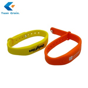 Biểu tượng tùy chỉnh in không thấm nước <span class=keywords><strong>NFC</strong></span> Silicone dây đeo cổ tay 13.56MHz RFID Thông tin liên lạc mini <span class=keywords><strong>Tag</strong></span> cho truyền thông xã hội chia sẻ khách sạn - Product Image 6