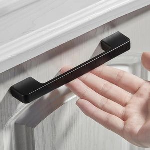 Manija de Puerta Moderna en Forma de Barra de Aleación de Aluminio para Gabinetes de Cocina y Cajones, Fabricada en Vietnam, con Fácil Instalación - Product Image 3
