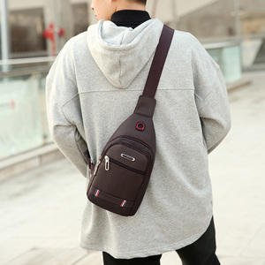 IHK0375 男士时尚涤纶轻质斜挎包适合旅行户外使用小号黑色 - Product Image 4