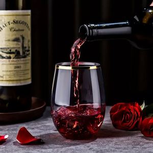 Verre à vin sans pied en plastique transparent incassable et recyclable de 16 oz avec bord doré, personnalisable et en gros - Product Image 5