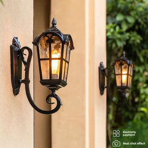 Lampada da Parete Classica per Esterni con Corpo in Alluminio Pressofuso Opaco e Paralume in Vetro Temperato - Applique Impermeabile IP65 per Giardino e Villa - Product Image 3