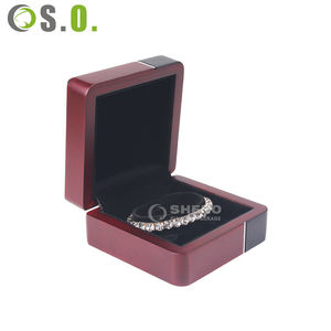 Boîte à bijoux en plastique personnalisée pour la vente en gros, boîte de luxe en similicuir pour bracelets et boucles d'oreilles, boîte à bijoux magnétique avec logo - Product Image 1