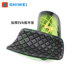 Protège-tibias de football Shiwei taille L en plastique avec motif imprimé en feuille d'aluminium - Product Image 5