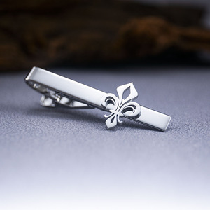 Pince à cravate Saint Flower en acier inoxydable pour homme, motif fleur de lys, accessoire essentiel pour costume, mariage, fête, anniversaire - Product Image 3