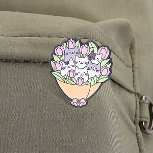 Broche en émail motif chat mignon et bouquet de tulipes, broche chat dessin animé et fleur pour la décoration de sac à dos - Product Image 4