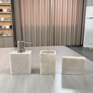 Set di accessori da bagno in resina <span class=keywords><strong>elegante</strong></span> Set di quattro pezzi tra cui <span class=keywords><strong>portasapone</strong></span> e porta spazzolino da denti per la casa o l'hotel per i regali - Product Image 4