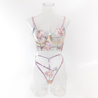 Ensemble de lingerie féminine trois pièces très prisé, dentelle ajourée, broderie tissée, soutien-gorge et culotte, lingerie sexy pour femme