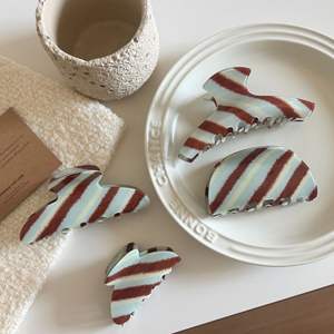 Liwu 韩国棕色条纹大号发夹 醋酸夹式法式优雅简约设计 - Product Image 3