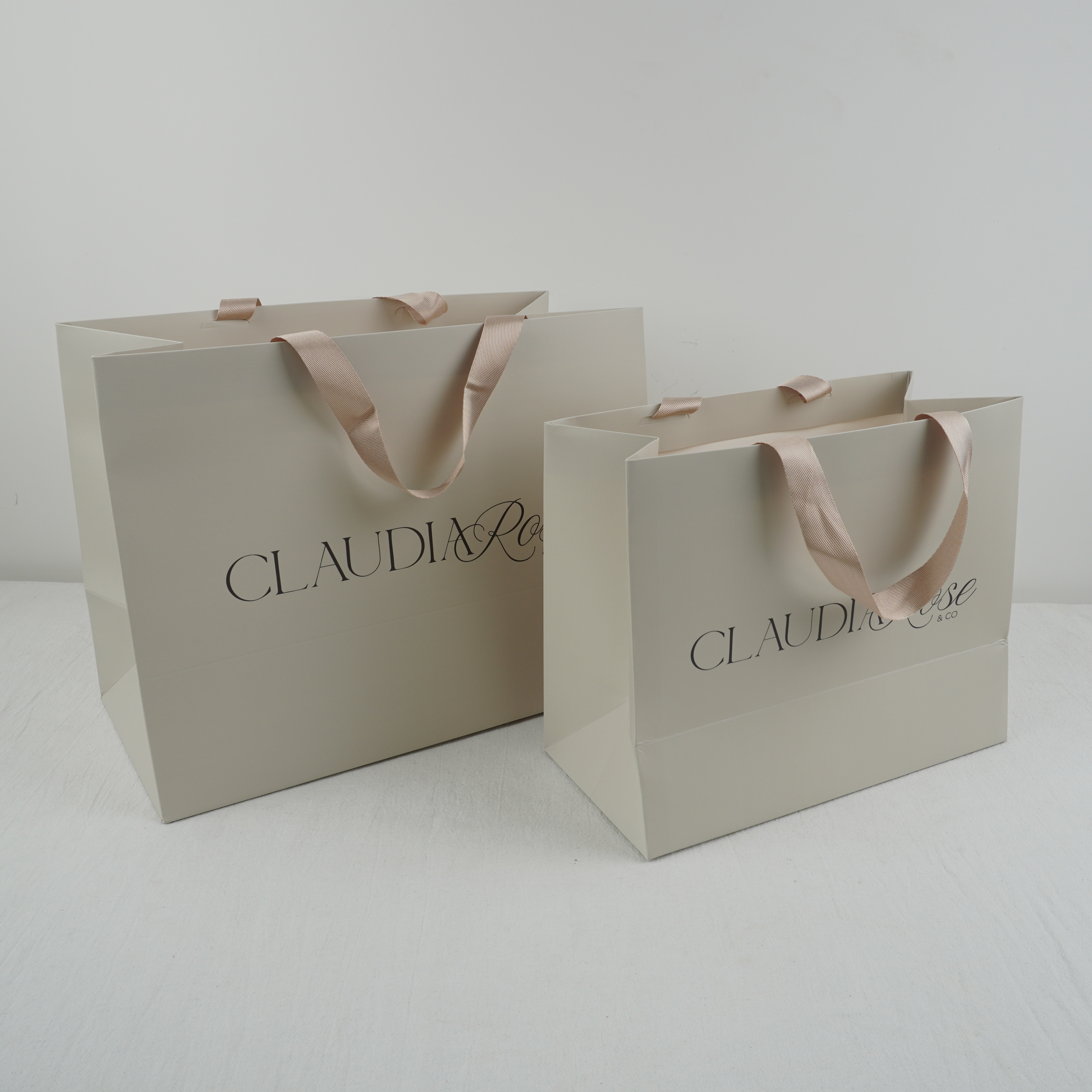 Custom Printed Luxury Apparel Packaging Retail Gift Durable Beige Reusable Handle Paper Bags