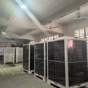 Torre de Iluminación Solar LED Portátil de 400W con Remolque y Sistema de Carga de Alta Eficiencia de 1800W para Seguridad en Exteriores - Product Image 4