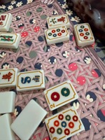 Tuiles de Mahjong de Luxe Thème Lapin Porte-Bonheur en Acrylique, 160 Tuiles avec Bordure Dorée et Motifs Chinois Colorés pour Jeu à Domicile