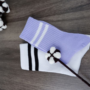 جوارب نسائية بأنبوب متوسط, جوارب نسائية بأنبوب متوسط بسيط يسمح بمرور الهواء في الحرم الجامعي ، جوارب طاقم مخصصة <span class=keywords><strong>Kpop</strong></span> - Product Image 3