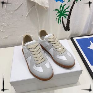 Chaussures de sport allemandes antidérapantes, légères, respirantes, unisexes, en cuir microfibre personnalisé pour hommes - Product Image 2