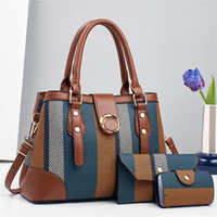 Sac à bandoulière carré classique pour femme en cuir PU imperméable, pliable et durable, imprimé sur mesure, avec fermeture éclair et doublure en polyester, chaîne