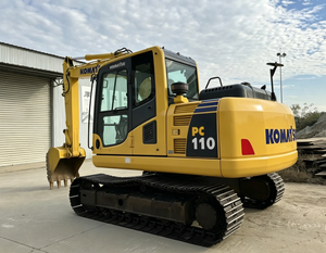 Excavatrice sur chenilles Komatsu PC110-11M0 pour les travaux de terrassement, d'aménagement paysager et de travaux municipaux/ruraux dans des espaces étroits. - Product Image 3