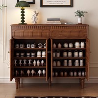 Meuble à chaussures en bois minimaliste moderne à quatre portes avec pieds tournés, décoration esthétique pour salon