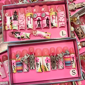 Fournisseur en gros de faux ongles personnalisés 100 % faits à la main, épais, carrés et en amande - Product Image 3