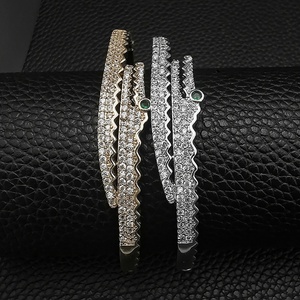 Bracelets pour femmes en cuivre incrusté de zircon, plaqué or 18 carats, motif animal européen et américain, design crocodile tendance, écologique, cadeau - Product Image 2