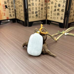 Colgante <span class=keywords><strong>de</strong></span> Jadeíta Birmana Natural <span class=keywords><strong>de</strong></span> Grado A, con la inscripción 'Paz y Seguridad', combinado con un cordón dorado tejido, fresco y elegante. - Product Image 4