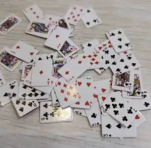 맞춤형 카드 놀이 카드 미니 플라스틱 코팅 포커 카드 최고의 품질 미니 그림 표준 인쇄 포커