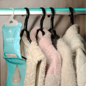 Sac granulaire <span class=keywords><strong>d</strong></span>'amortisseur <span class=keywords><strong>d</strong></span>'<span class=keywords><strong>humidité</strong></span> suspendu personnalisable OEM 400g réutilisable pour la <span class=keywords><strong>d</strong></span>éshumidification de <span class=keywords><strong>voiture</strong></span> et de ménage à haute absorption - Product Image 5