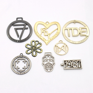 Plaque et étiquette personnalisées en métal creux, imperméables et durables, légères pour sacs à main - Product Image 4