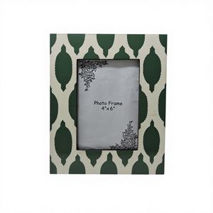 Cadre photo vintage personnalisable en résine et bois avec logo sur mesure, léger et portable pour la décoration de la maison, de l'hôtel et du bureau - Product Image 1