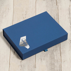 Caja de Regalo de Cartón Rígido Gris Marino con Logotipo Personalizado, Caja de Papel Plegable Magnética A4 - Product Image 1