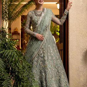 ชุดเดรส Anarkali สีเขียวเซจปักลายหนัก พร้อมผ้าคลุมไหล่ ชุดแต่งงานอินเดีย ปากีสถาน สำหรับเจ้าสาว - Product Image 1