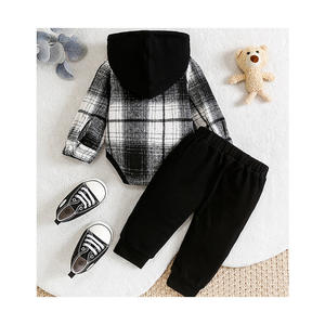 Completo Due Pezzi Autunno-Inverno per Neonati Maschi: Camicia con Cappuccio a Quadri e Pantaloni con Bottoni a Pressione in Cotone - Product Image 2