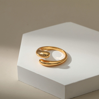 Bijoux de style minimaliste moderne Bague en or véritable 18 carats en laiton Délicate bague élégante pour femme adaptée à un usage quotidien