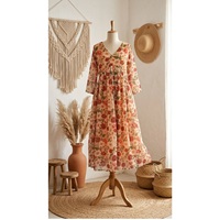 Robe midi en mousseline Alfino tendance et très vendue, au design élégant, idéale pour les tenues de villégiature et les événements sociaux, disponible à la vente