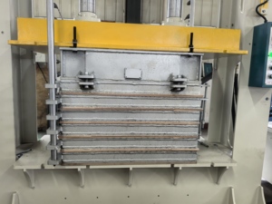 Presse à chaud haute fréquence YOWING pour la production de MDF avec PLC et boîte de vitesses brevetée - Product Image 2