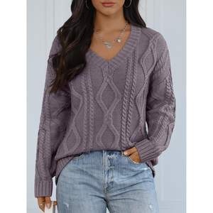 Jersey extragrande de punto de Cable acogedor personalizado 2025, ropa de invierno con cuello en V y bonito logotipo en la parte delantera suave para mujer - Product Image 5