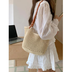 Bolso de mano de paja tejida para mujer, color blanco roto, con hebilla magnética, cuadrado horizontal, para el día a día, para ir al trabajo, para la playa, para vacaciones, verano 2024 - Product Image 1