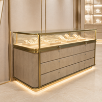 Vitrine de présentation de bijoux verrouillable avec éclairage LED, cadre doré et tiroirs multiples pour magasins de bijoux