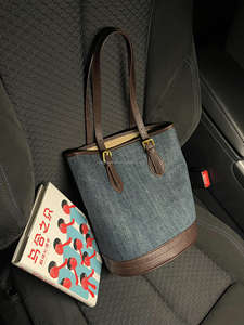 Customize Denim Tote Bag for Women Zipper Closure Handbag Shoulder Bag Daily Essentials Casual <b>Work</b> Stylish with Leather Handle - Product Image 3