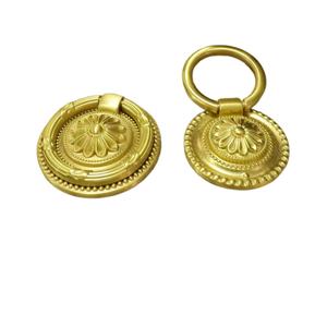 Poignées de porte de meuble et de bar sculptées en laiton doré modernes pour bar à domicile et hôtel - Écologiques et durables - Product Image 1