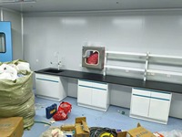 Banc de travail de laboratoire sans poussière pour salle blanche avec étagère à réactifs, poste de travail à structure en acier pour la production en laboratoire et pharmaceutique