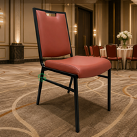 Chaise de banquet empilable personnalisée en gros, cadre noir, cuir PU rouge, pour hôtel, événement, salle à manger, mariage