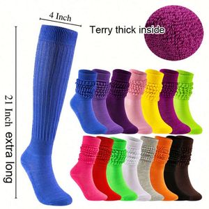 Calze a Stivaletto Extra Lunghe in Cotone da 21 Pollici per Donna, Calze Slouch al Ginocchio con Logo sul Bordo, 15 Colori, Stampa Digitale per Uso Quotidiano - Product Image 1