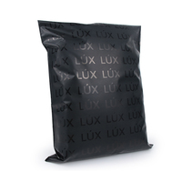 Tas pengiriman plastik Matte berperekat hitam kustom Matte mengkilap Spot UV Poly Mailer kemasan untuk pakaian