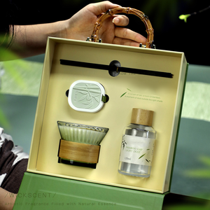 Juego de Velas Aromáticas Artesanales de Cera de Soya Premium de Baja Temperatura con Diseño de Bambú Estilo Chino para Decoración Navideña del Hogar - Product Image 1