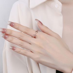 Anillo de boda ajustable con cruz cristiana chapado en platino para mujer, anillo abierto con forma de corazón y diamantes, venta al por mayor - Product Image 4
